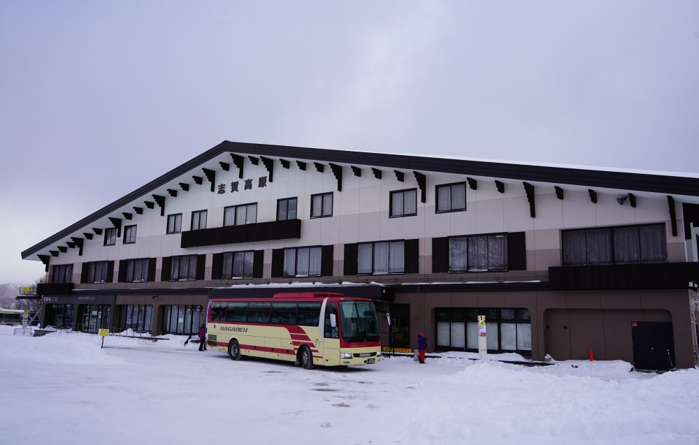 注目のコンテンツ導入「山の駅、SKIOSK、3連結ゴンドラ」超ビッグゲレンデがさらに便利に！ 今シーズンの志賀高原は”行く価値”大幅アップ【長野県山ノ内町】｜スキー＆スノーボード｜ニュース